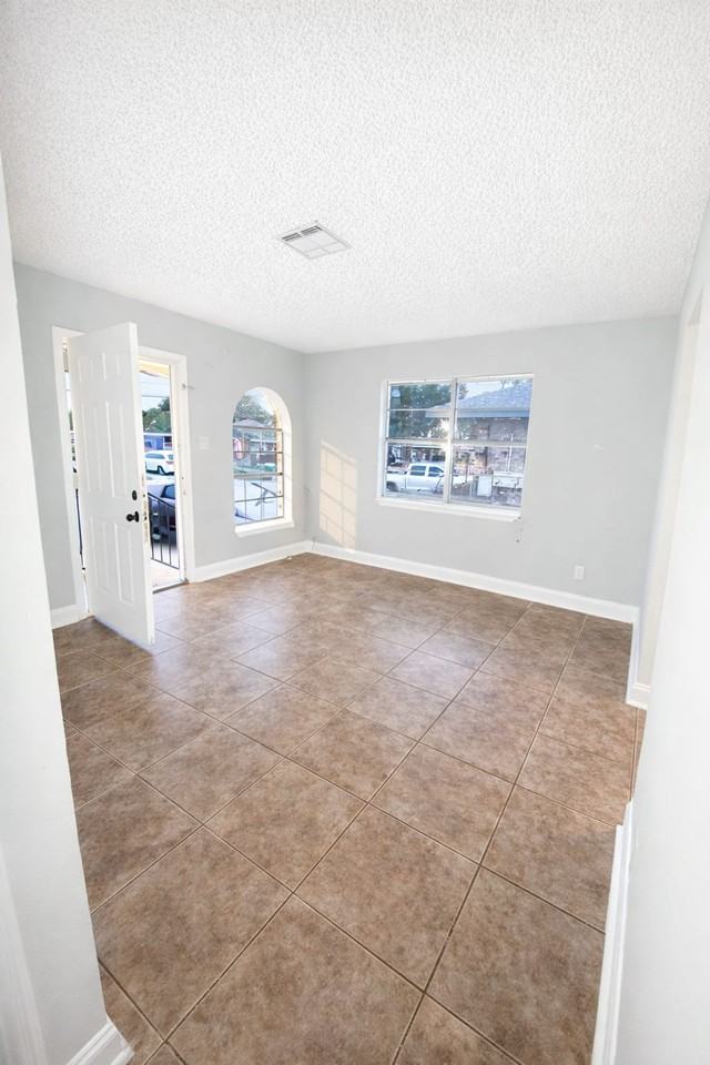 2606 Tifton St #2606 - Photo 2 of 7