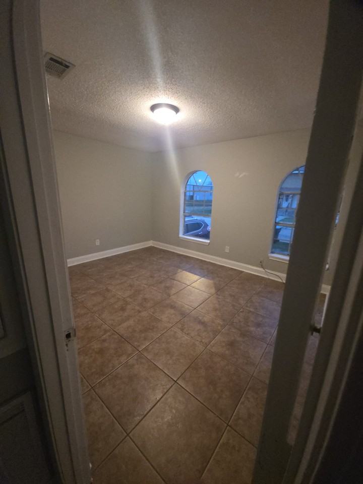 2606 Tifton St #2606 - Photo 6 of 7