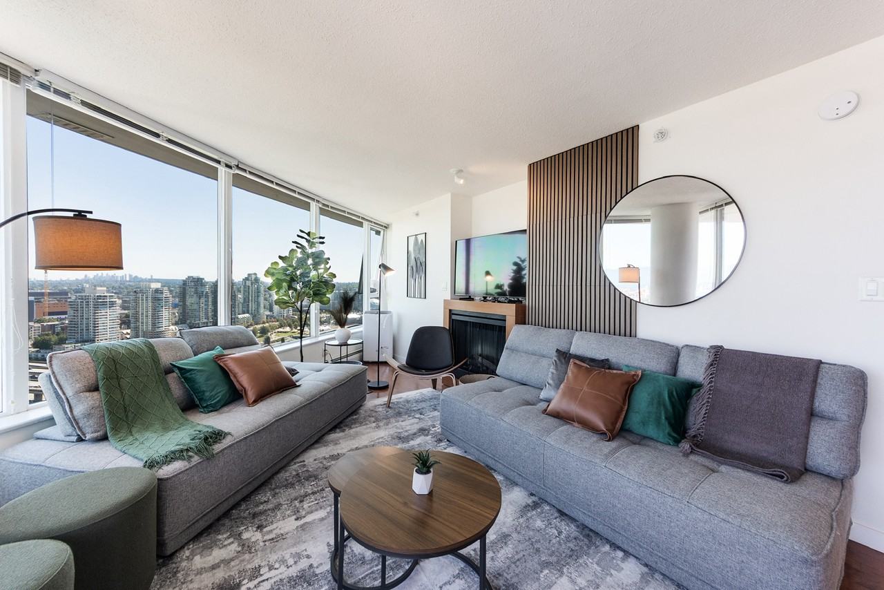 688 Abbott St - Photo 2 of 17