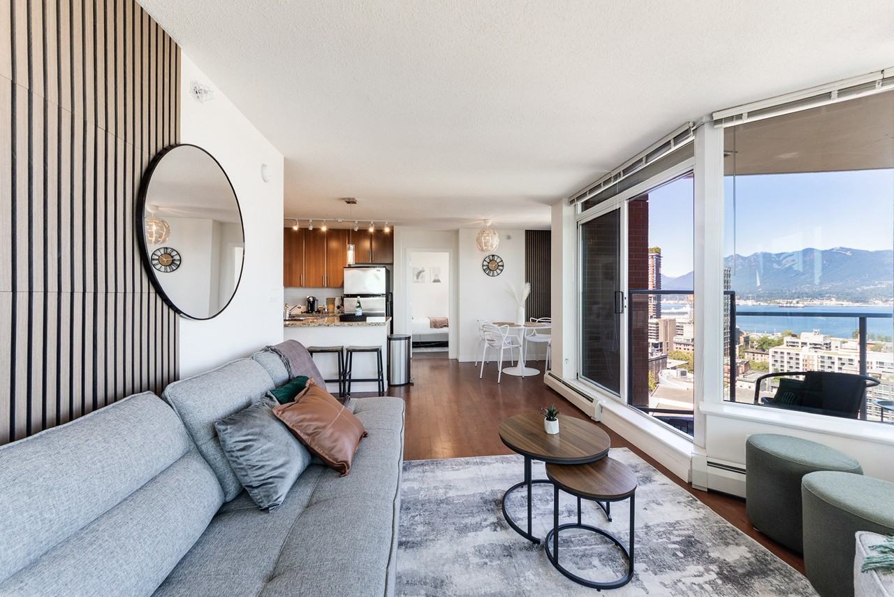 688 Abbott St - Photo 3 of 17