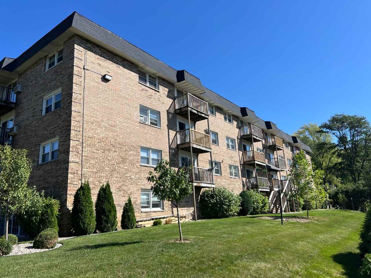 941 River Drive - Photo 2 of 7