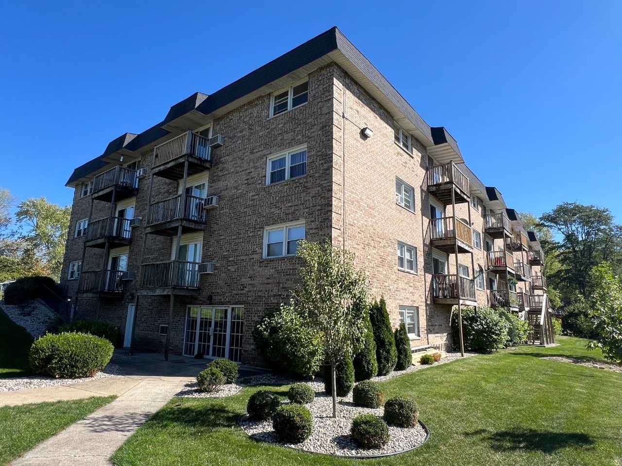 941 River Drive - Photo 3 of 7