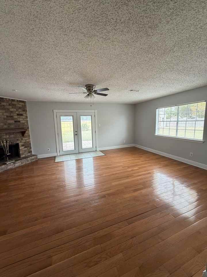 557 Esplanade St #NA - Photo 3 of 14