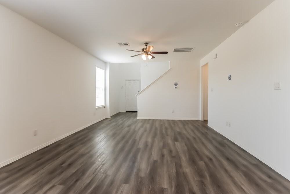 20975 Endeavor St - Photo 5 of 17