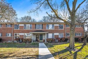 featured image of 850 North Old Woodward Avenue