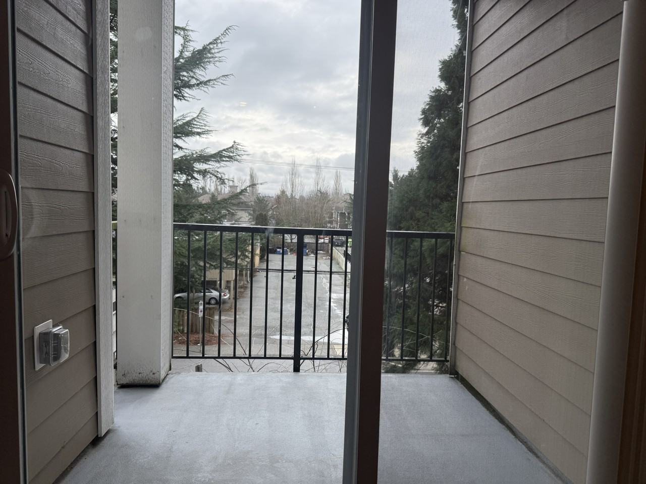 20686 Eastleigh Cres #301 - Photo 3 of 11