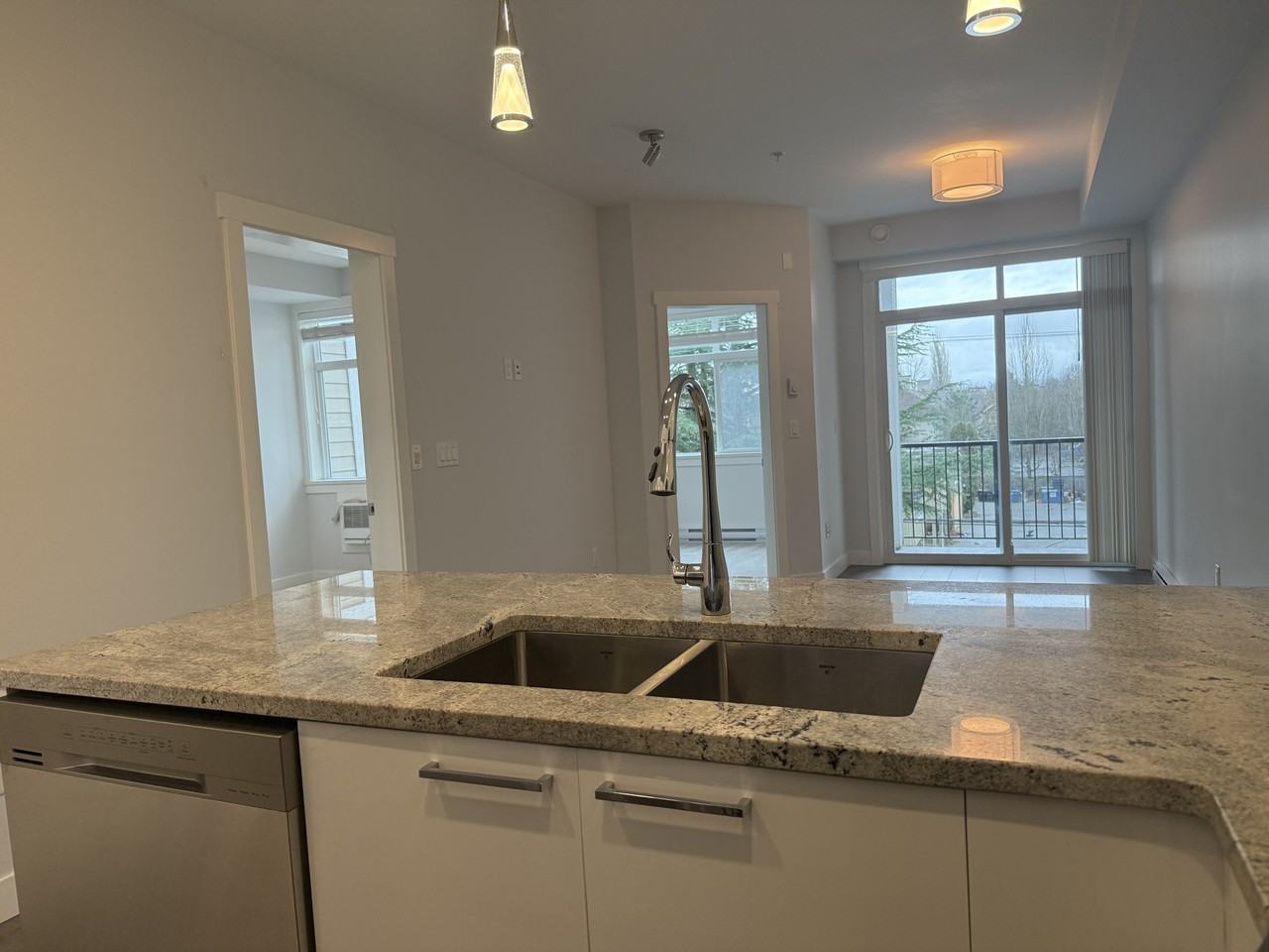 20686 Eastleigh Cres #301 - Photo 7 of 11