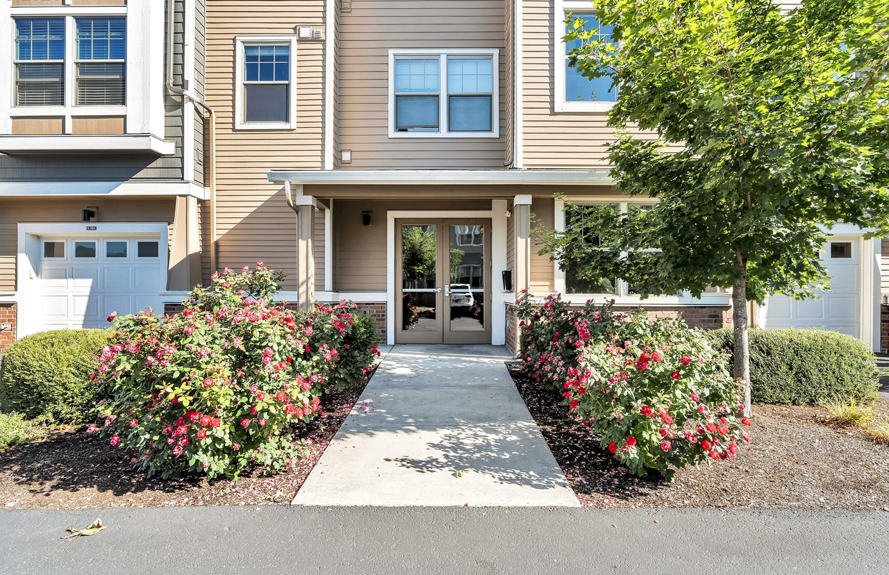 17181 Southwest Snowdale StreetUnit 302 #1 - Photo 4 of 50