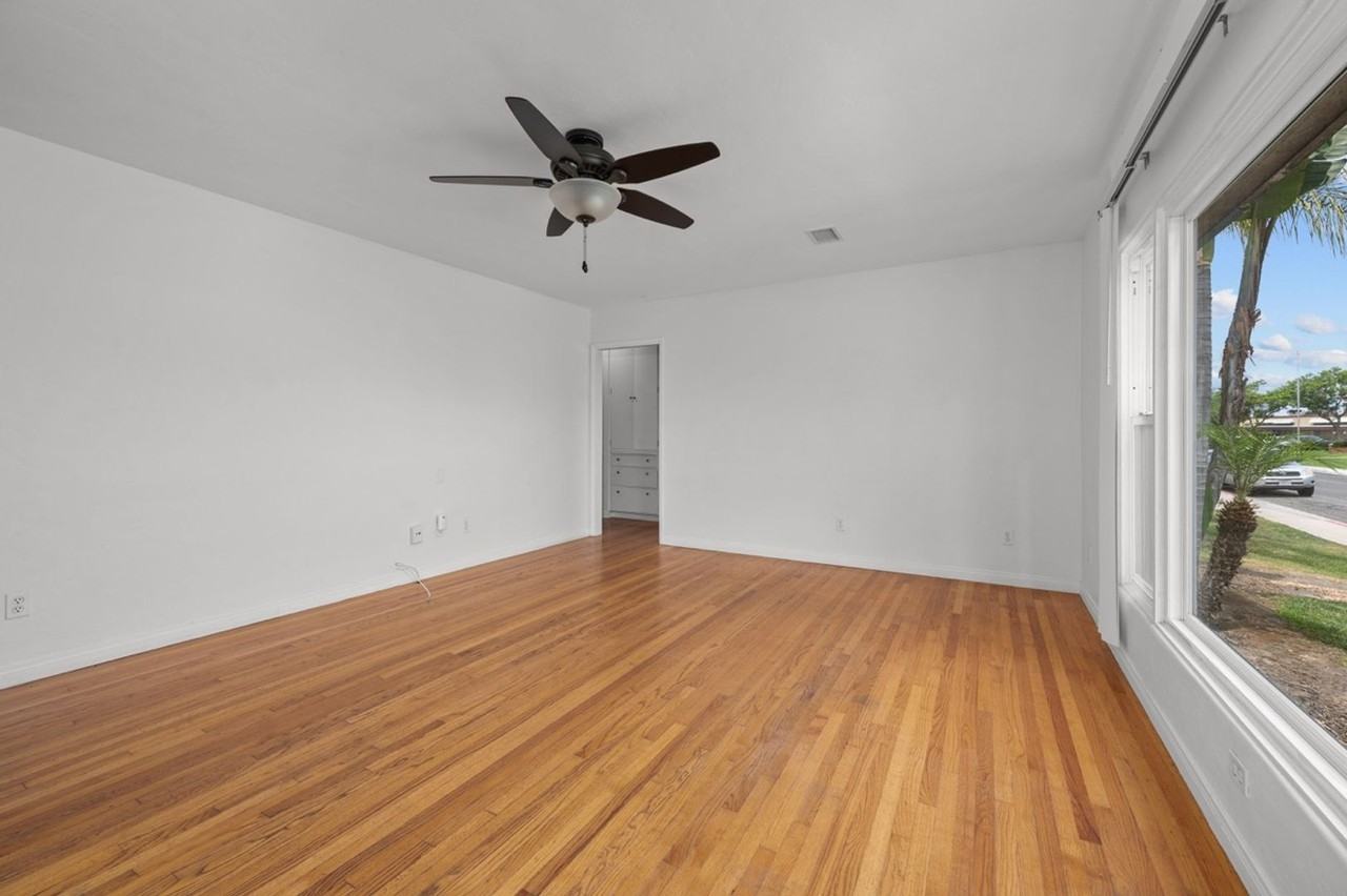 4922 64th St - Photo 5 of 24