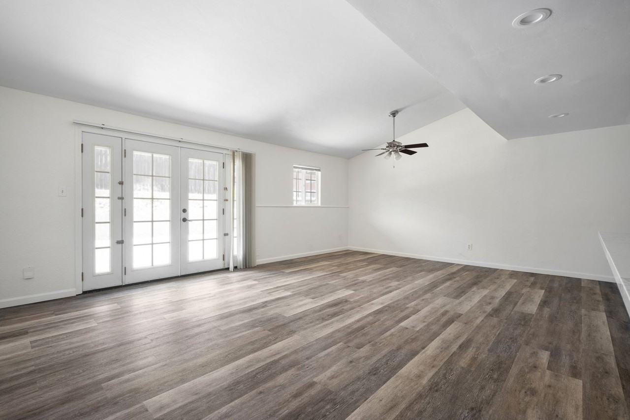 5288 Manhasset Dr - Photo 4 of 22