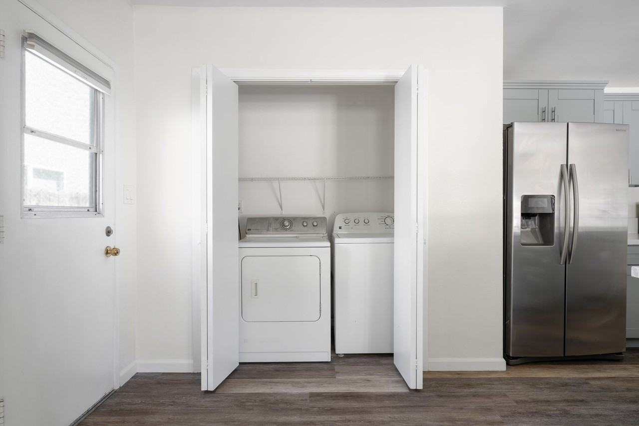 5288 Manhasset Dr - Photo 6 of 22