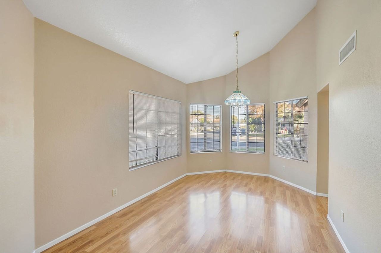 4413 E Hiddenview Dr - Photo 4 of 29