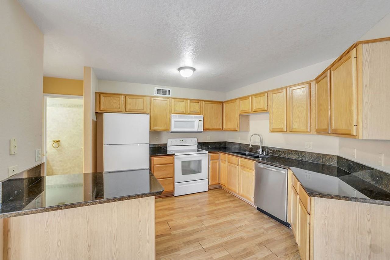 4413 E Hiddenview Dr - Photo 6 of 29