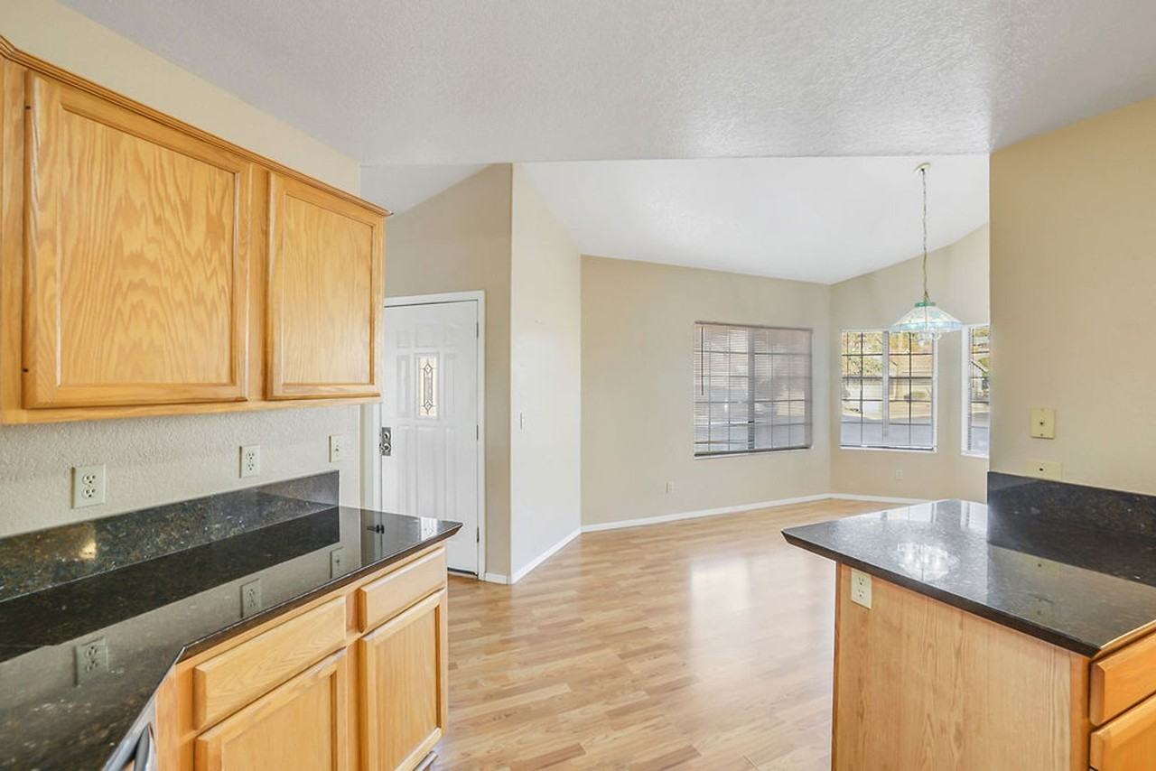 4413 E Hiddenview Dr - Photo 7 of 29