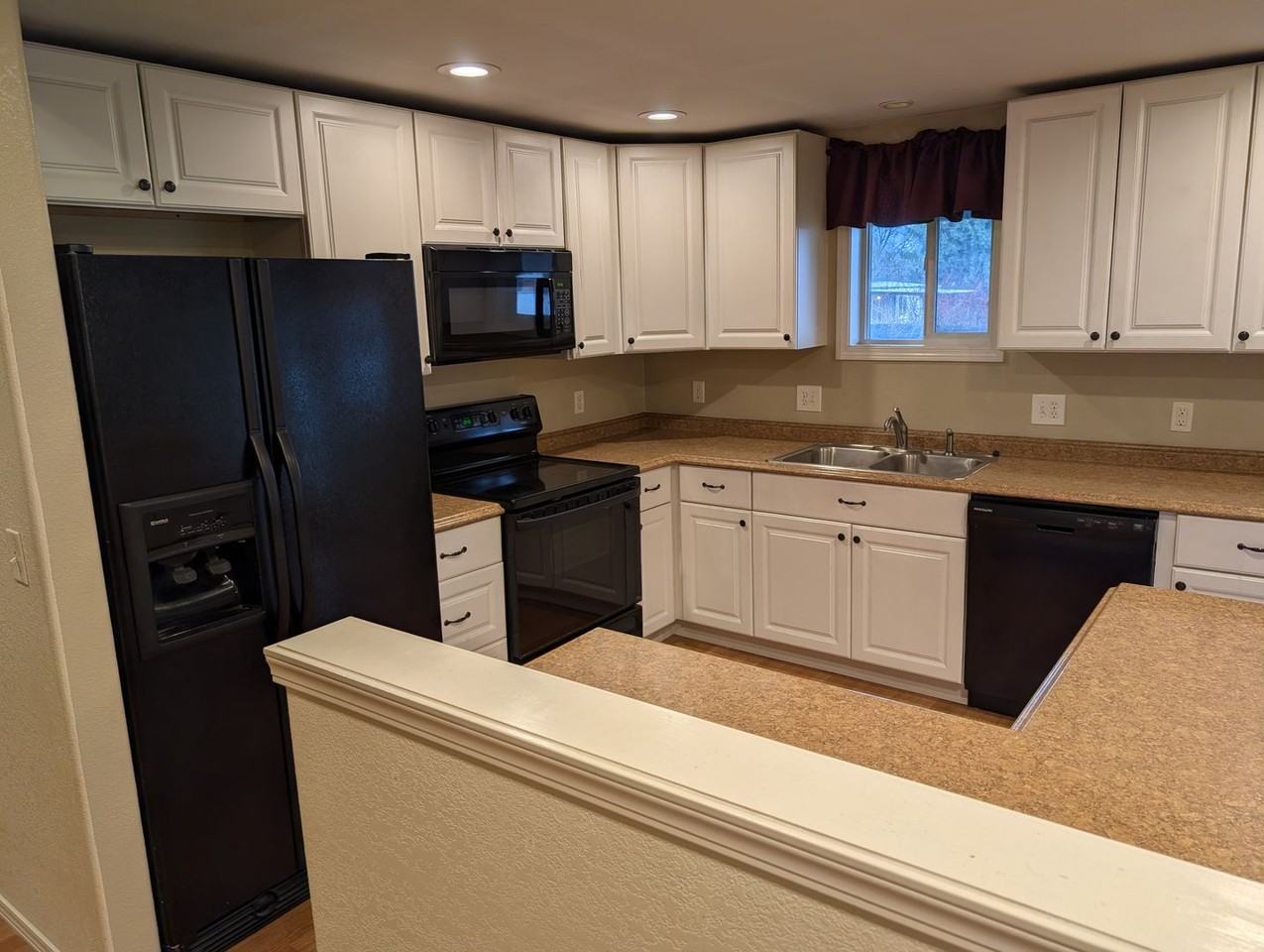 606 Aspen St - Photo 2 of 15