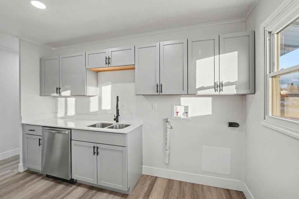 3673 Yellowstone Ave - Photo 2 of 24