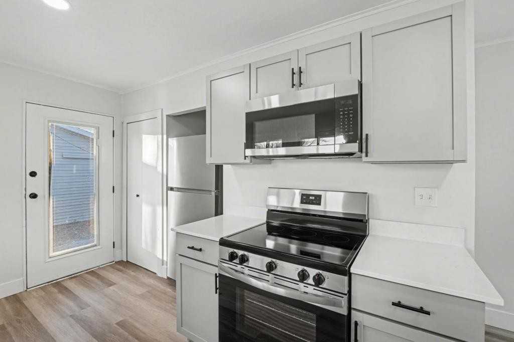 3673 Yellowstone Ave - Photo 3 of 24