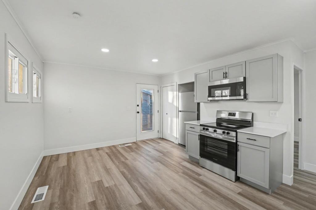 3673 Yellowstone Ave - Photo 5 of 24