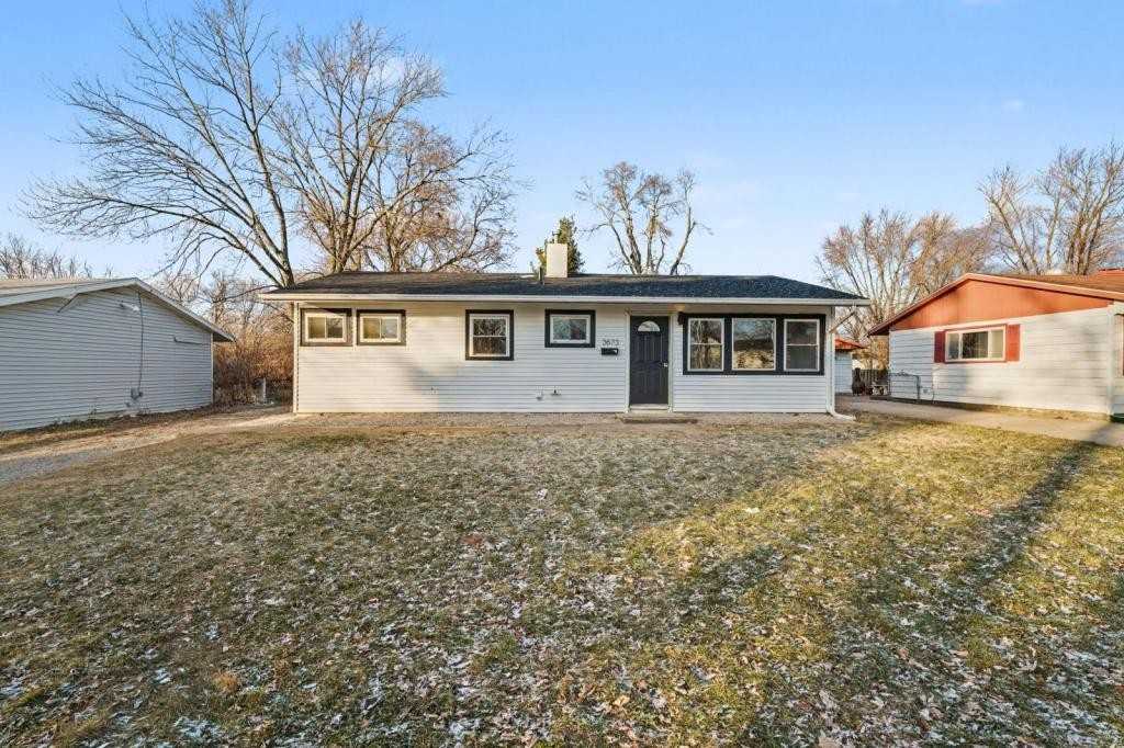 3673 Yellowstone Ave - Photo 6 of 24