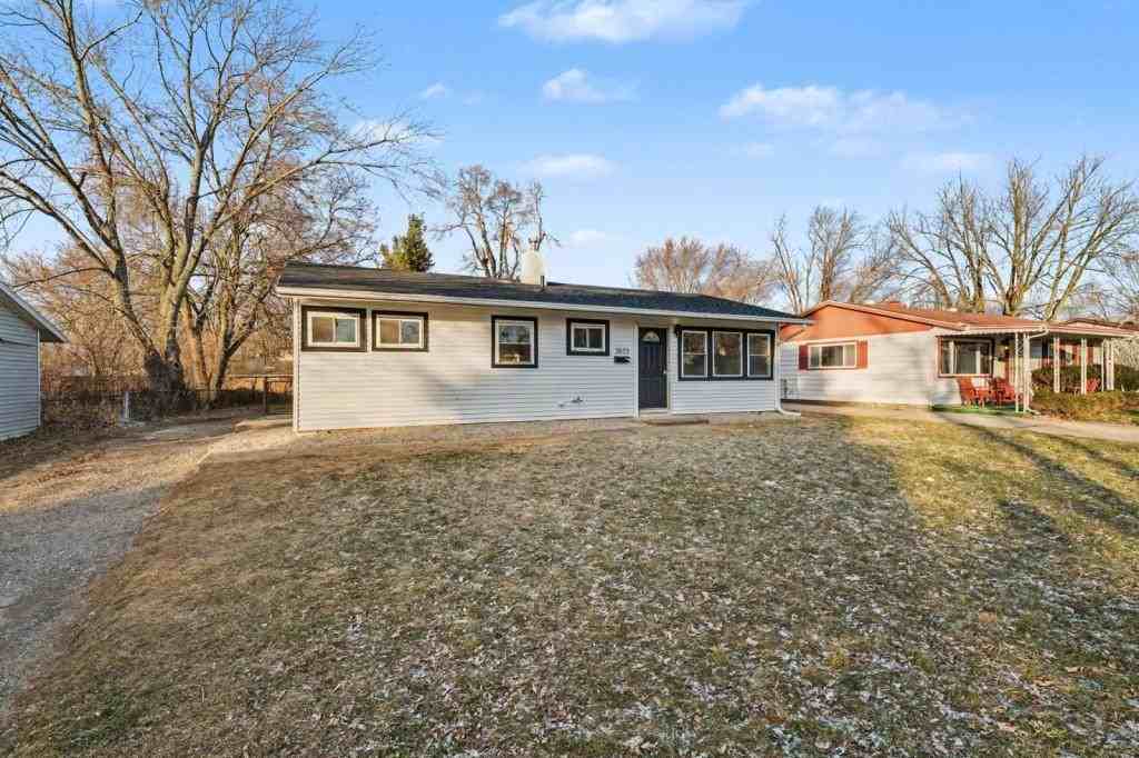 3673 Yellowstone Ave - Photo 7 of 24