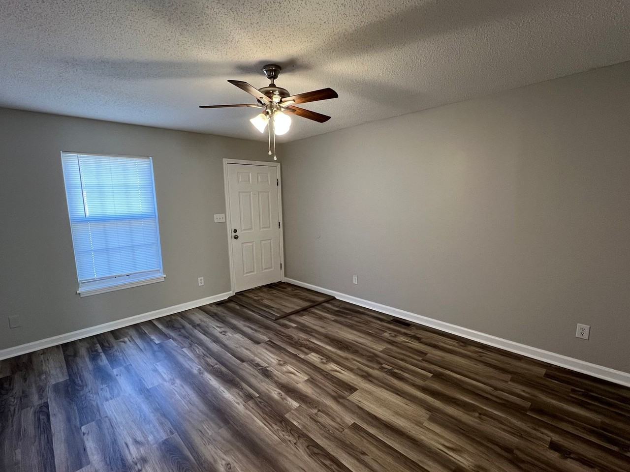 1336 E Main St - Photo 2 of 8