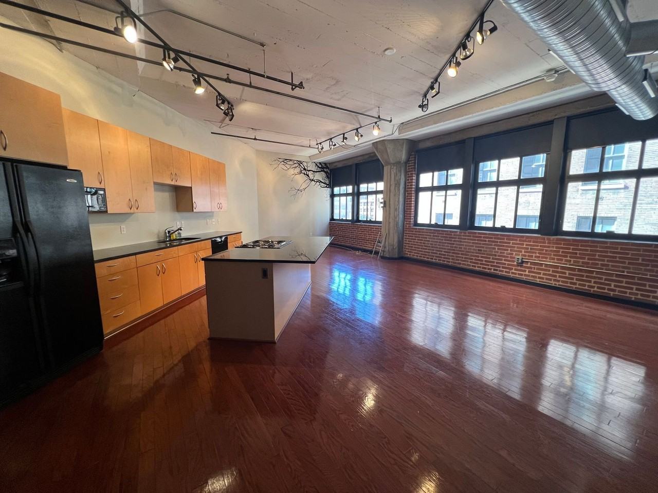 1619 Washington Ave #403 - Photo 3 of 10