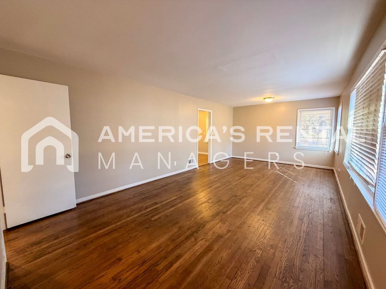 2616 Wood Dr Ne - Photo 3 of 21