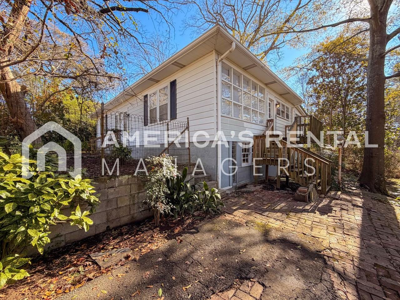 253 11th Ave Ne - Photo 2 of 40