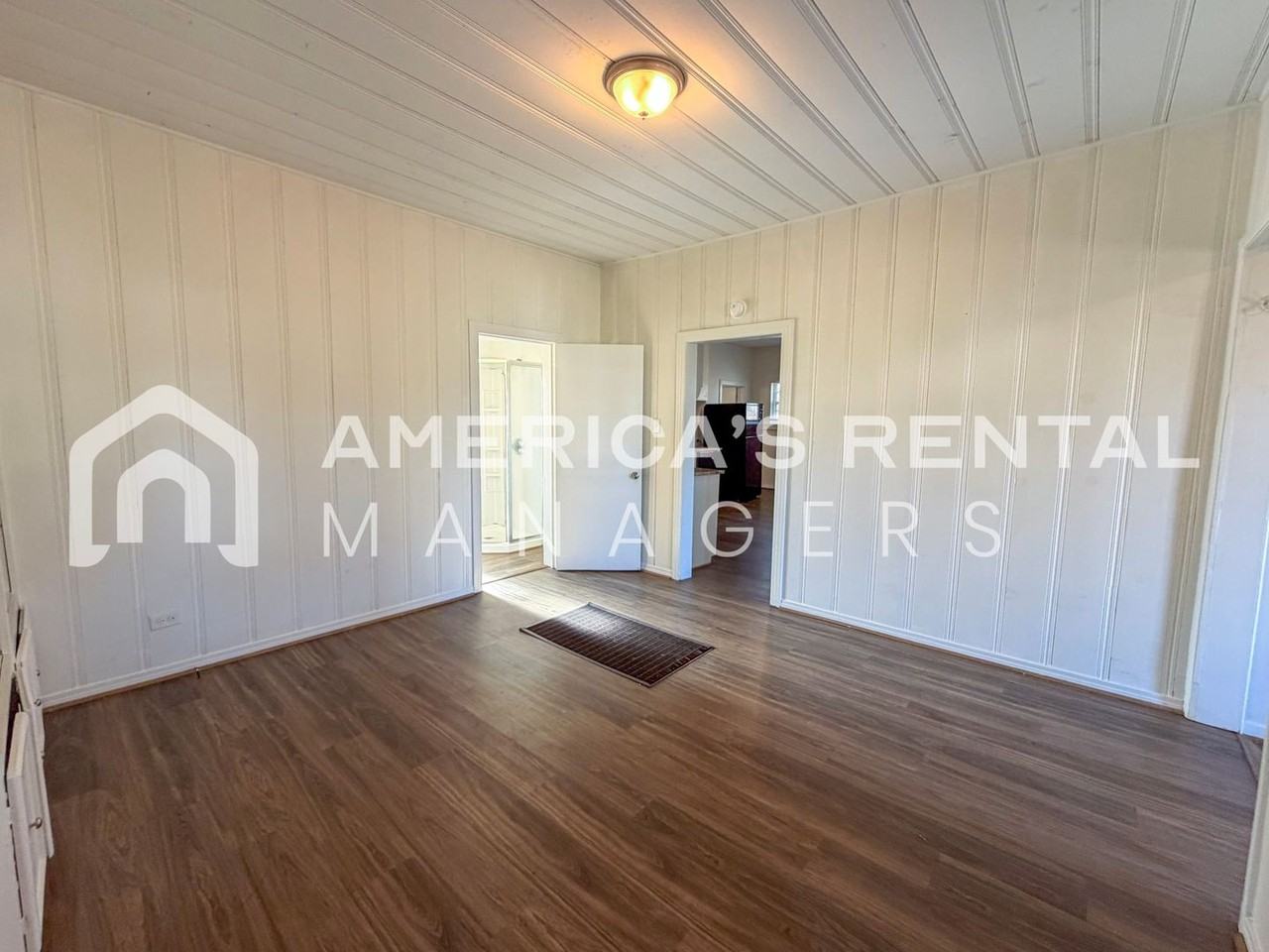 253 11th Ave Ne - Photo 7 of 40