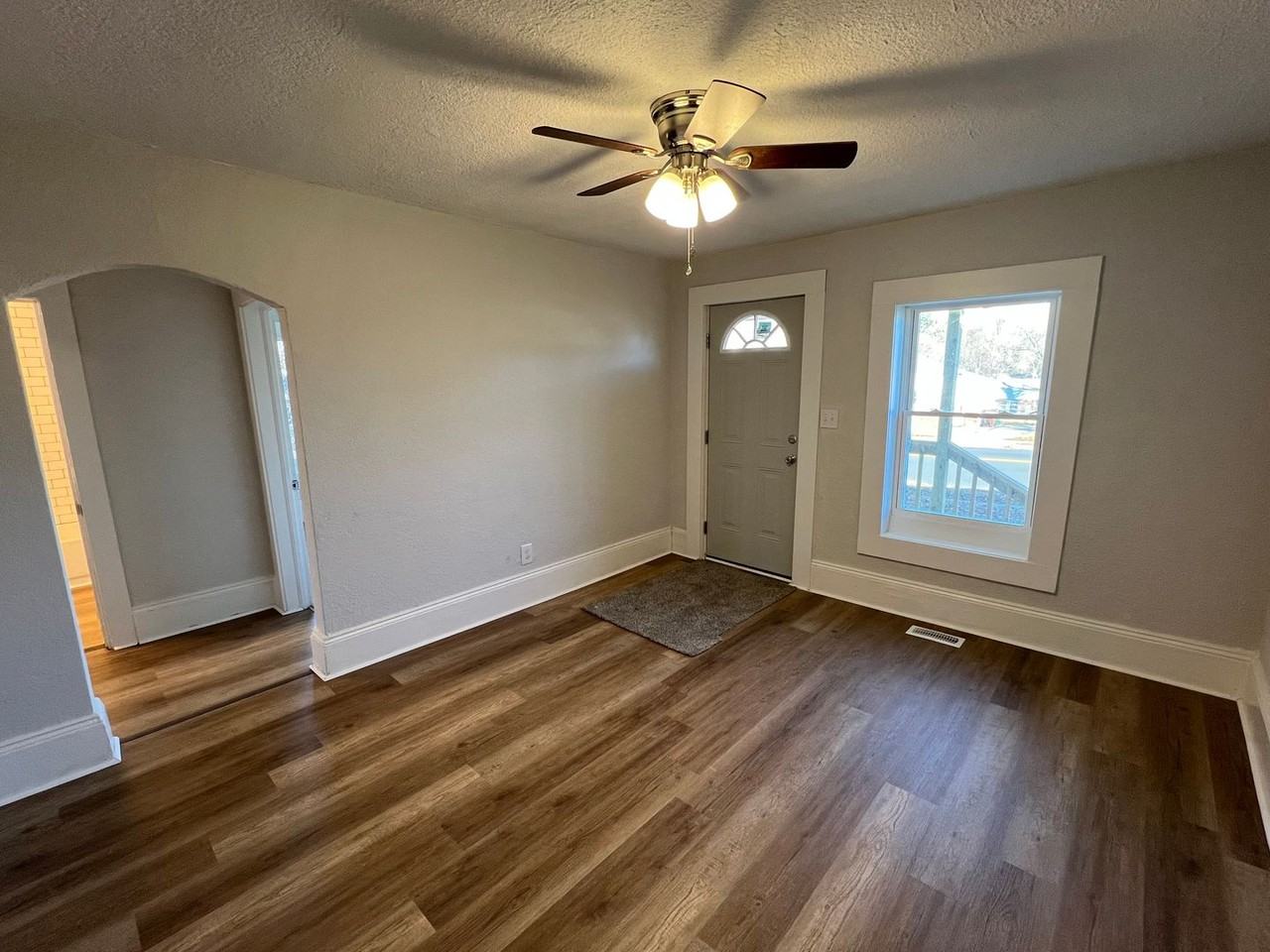 408 Meredith St - Photo 2 of 6