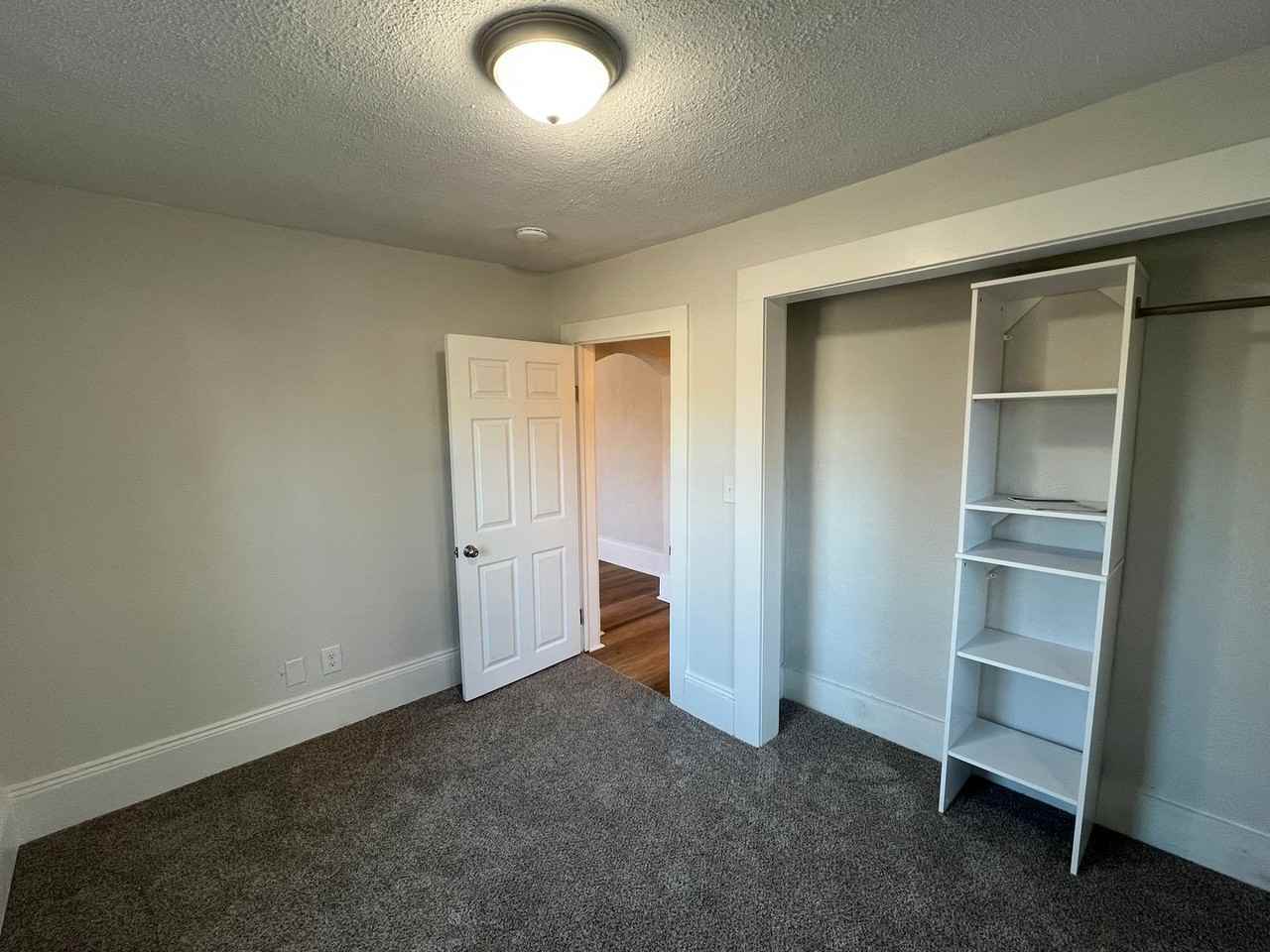 408 Meredith St - Photo 5 of 6