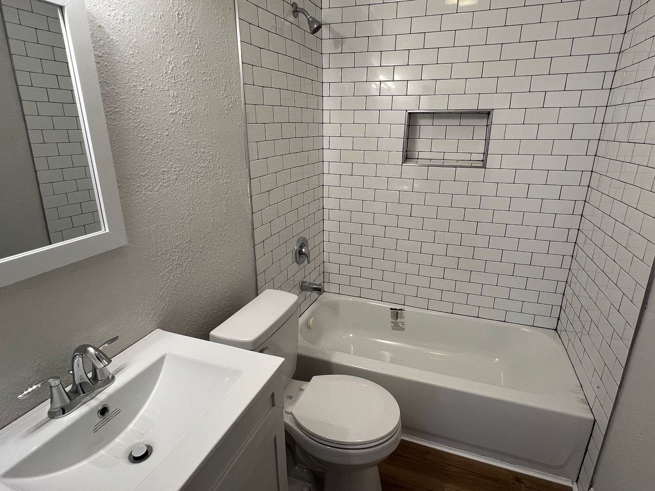 408 Meredith St - Photo 6 of 6