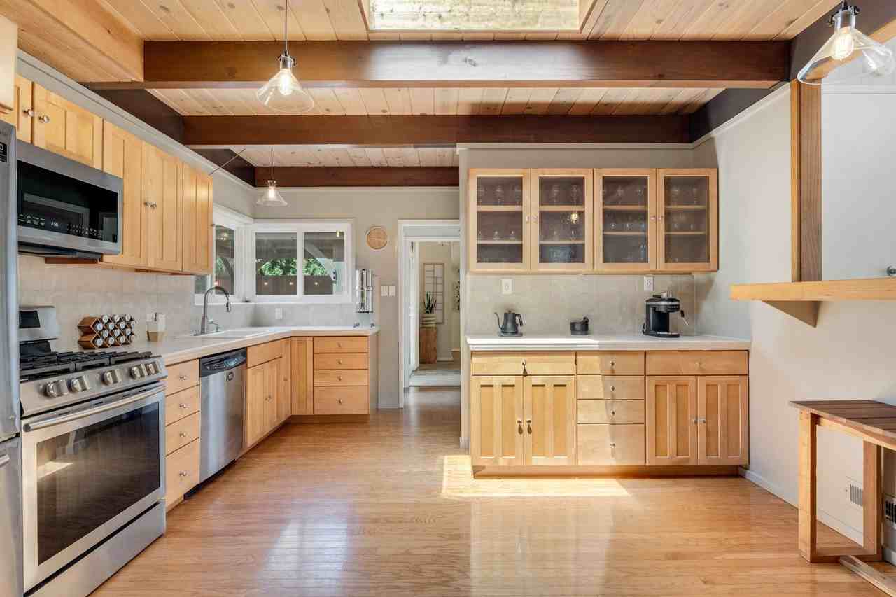 545 Debbie Ct - Photo 4 of 33