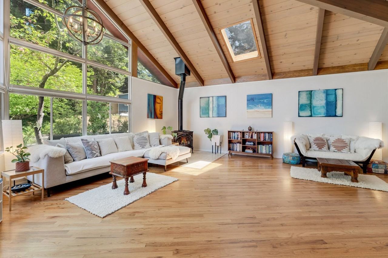 545 Debbie Ct - Photo 6 of 33