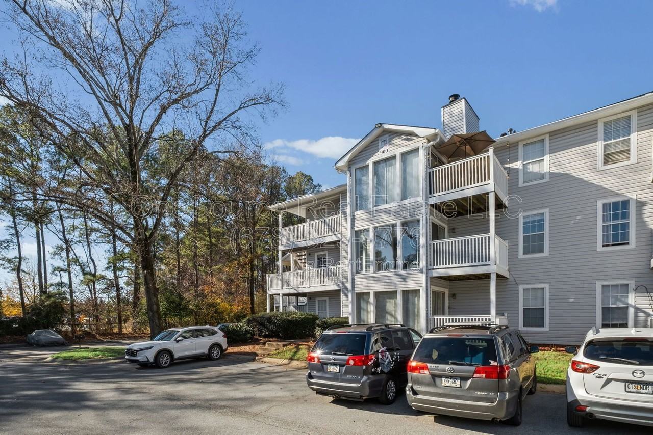 907 Augusta Dr Se #1 - Photo 3 of 27