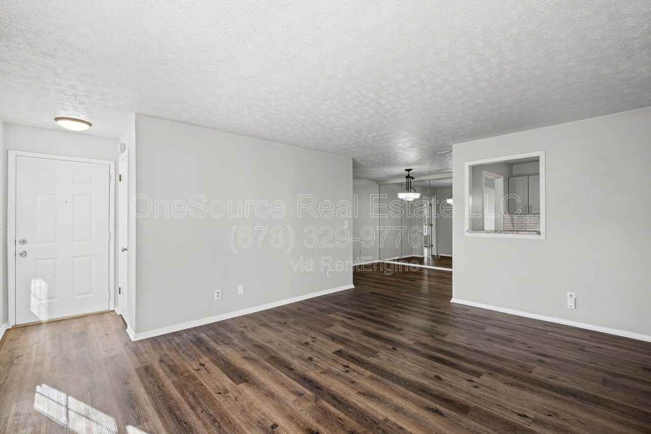 907 Augusta Dr Se #1 - Photo 6 of 27