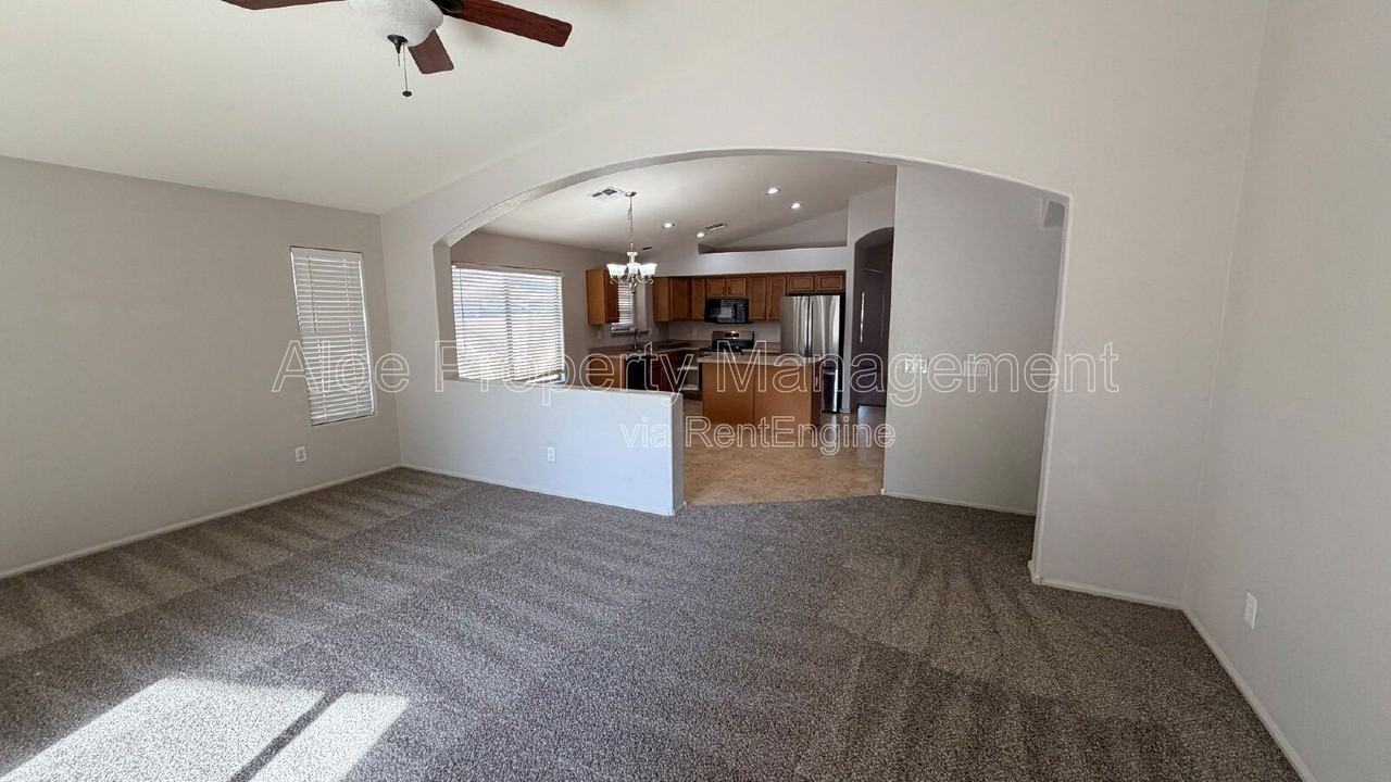 41919 W Chambers Ct - Photo 4 of 13