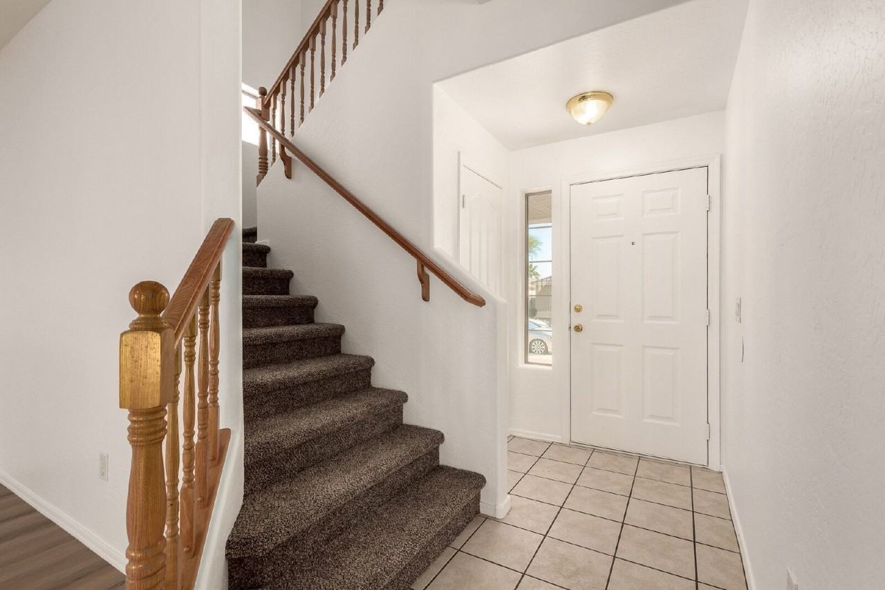 24110 W Hadley St - Photo 7 of 33