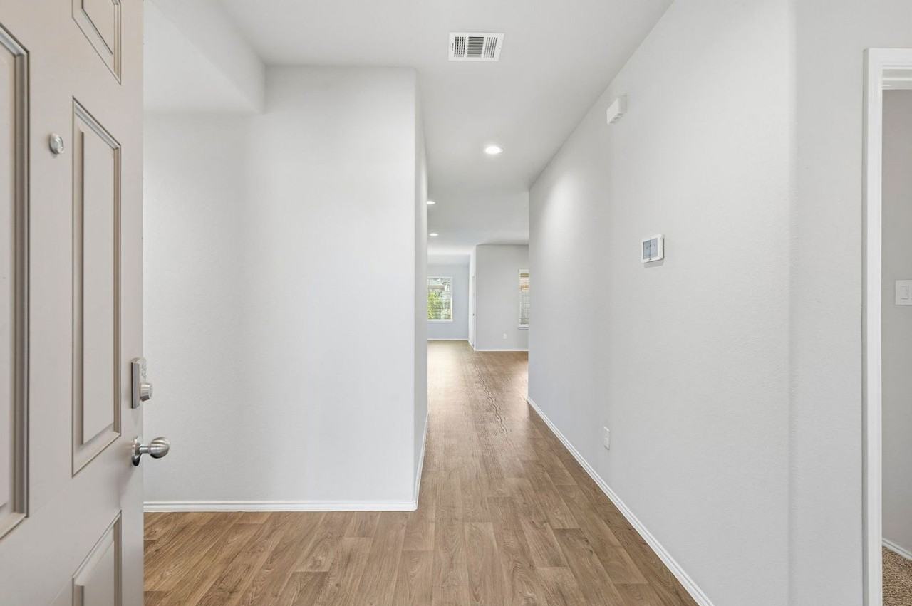 3935 Country Club Dr - Photo 3 of 22