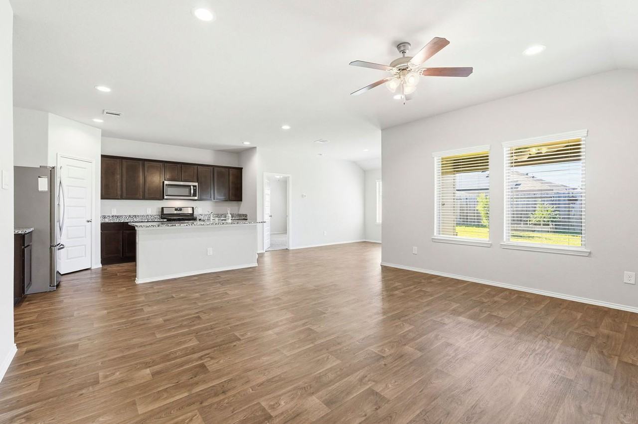 3935 Country Club Dr - Photo 6 of 22