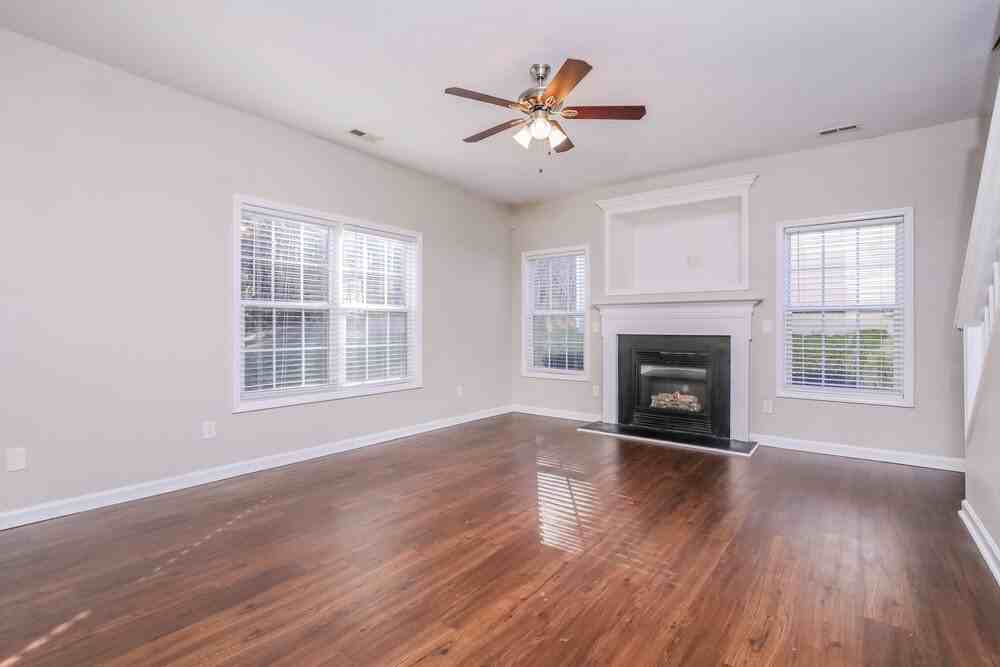 4049 Laurel Glen Dr - Photo 4 of 17