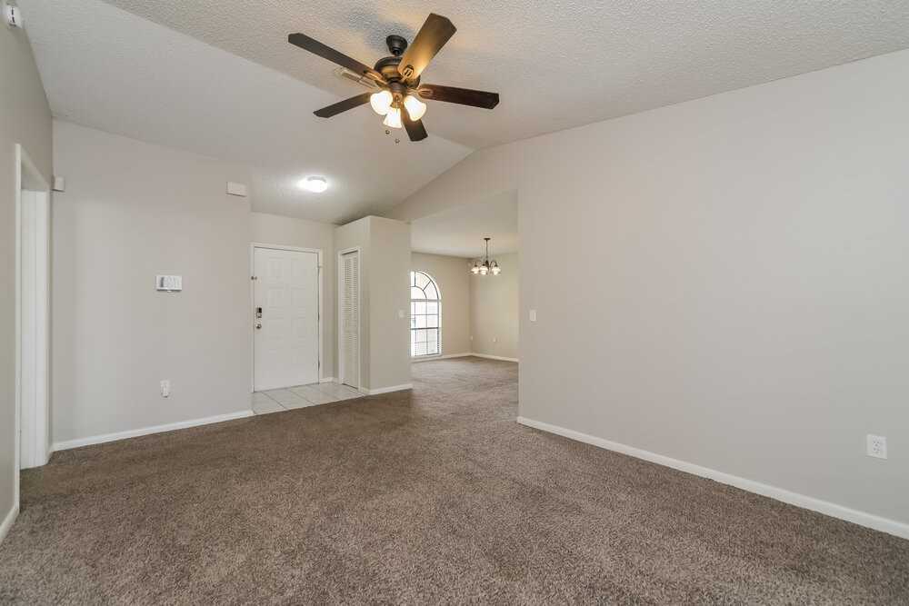 1209 Croydon Cir - Photo 4 of 16