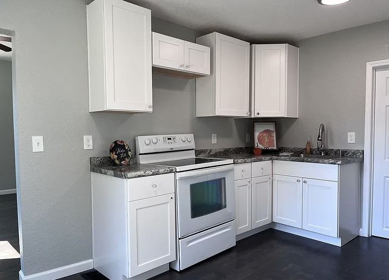 1228 Nw Van Buren St - Photo 4 of 7