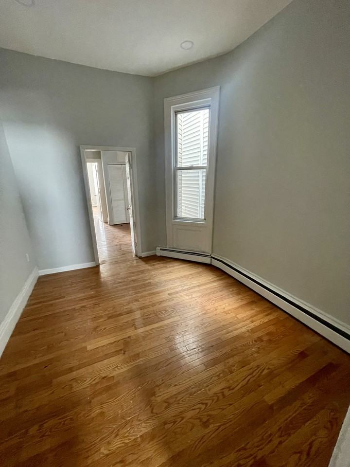 1103 Summit Ave #2R - Photo 2 of 5