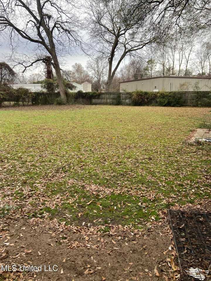 1617 School St - Photo 2 of 8