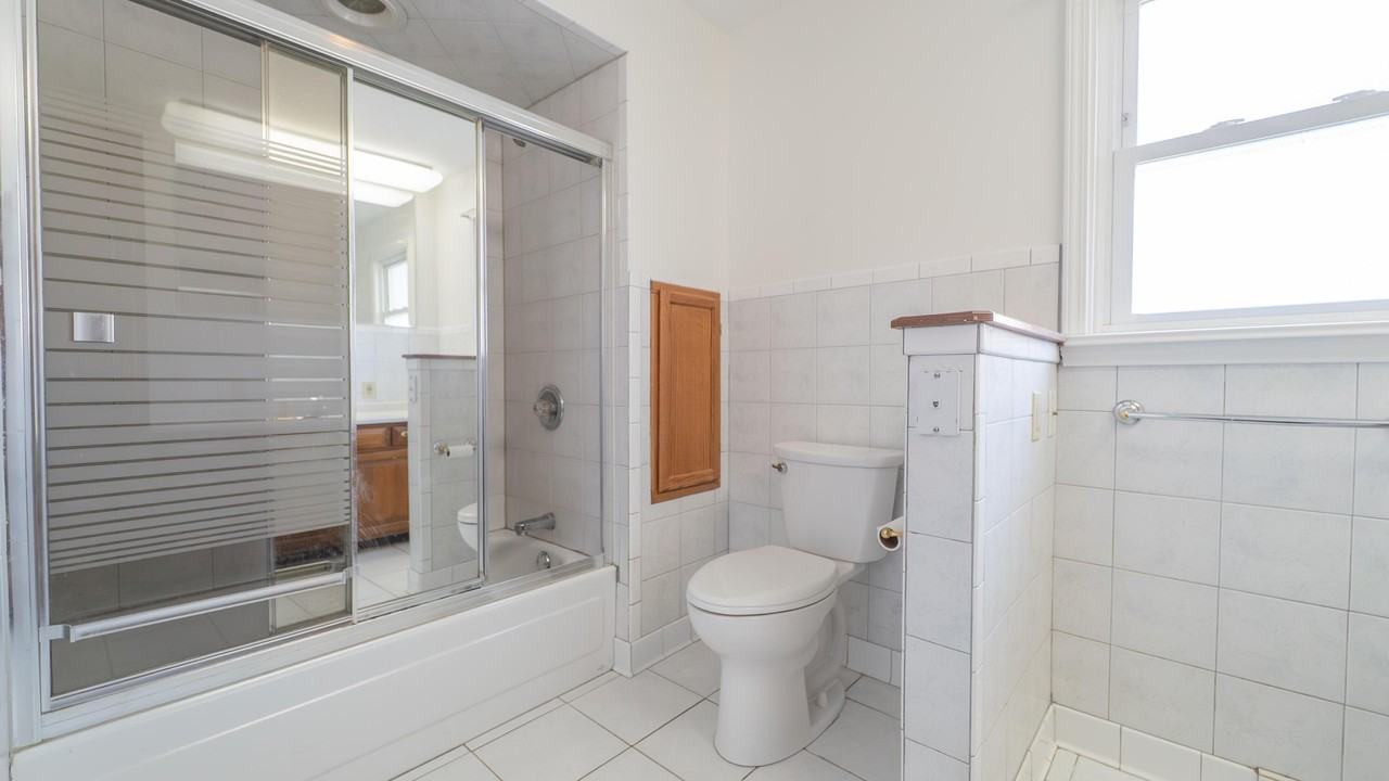 1013 Merrillville Rd - Photo 5 of 36