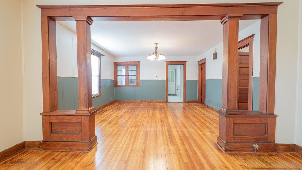 1013 Merrillville Rd - Photo 6 of 36