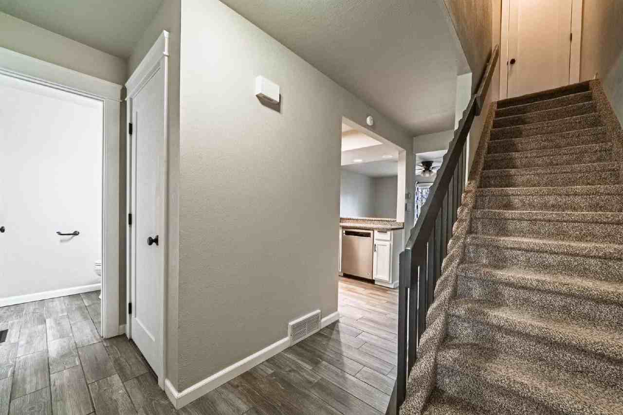 2367 Lexington Village Ln - Photo 2 of 31