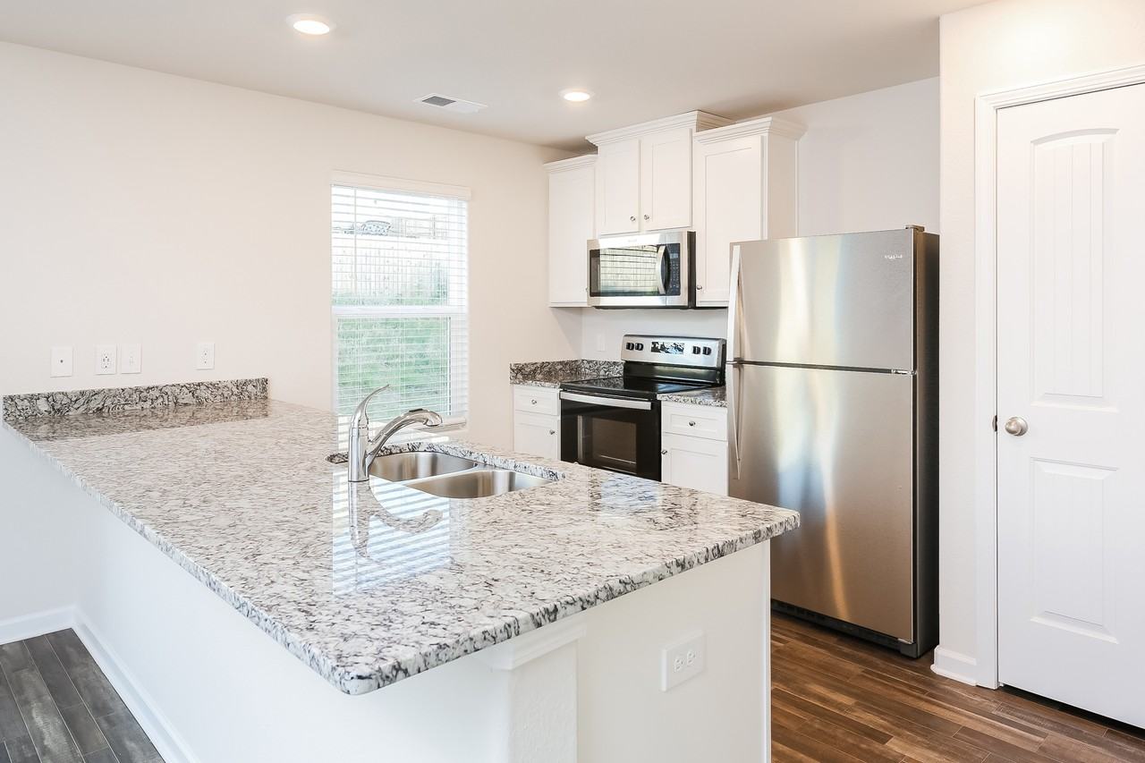 2135 Southlea Dr - Photo 7 of 20