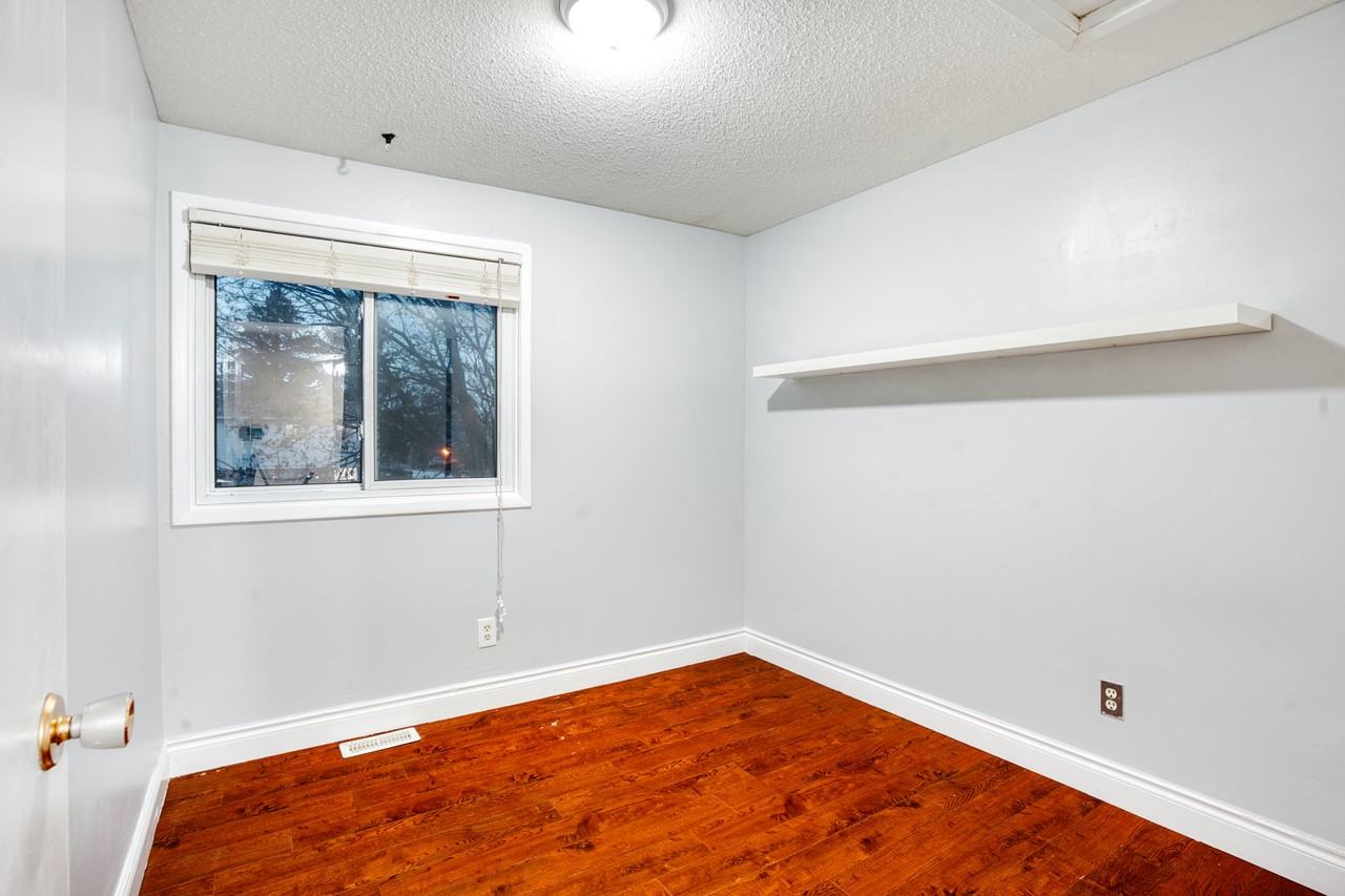 2 Hyde Park Court - Photo 4 of 12